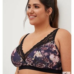 NWT Torrid Lightly Padded Bralette. Size 5. Floral Design.
